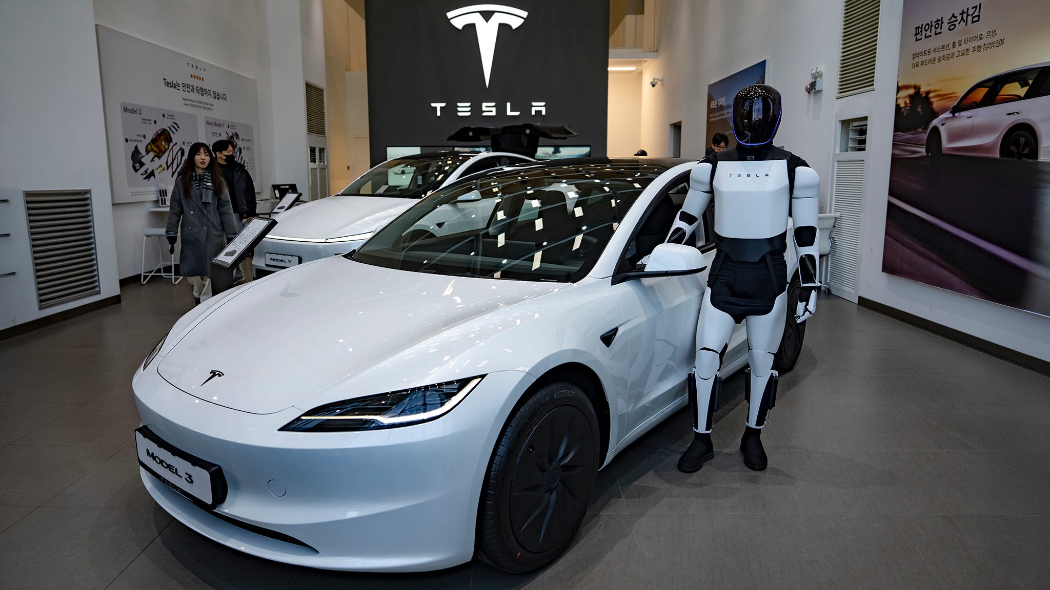 Tesla Korea Debuts Budget-Friendly Model 3 Standard RWD in Seoul Showroom
