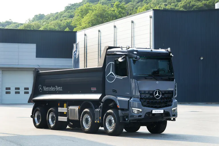 Startruck Launches ‘New Arocs 4153K Single Reduction Dump