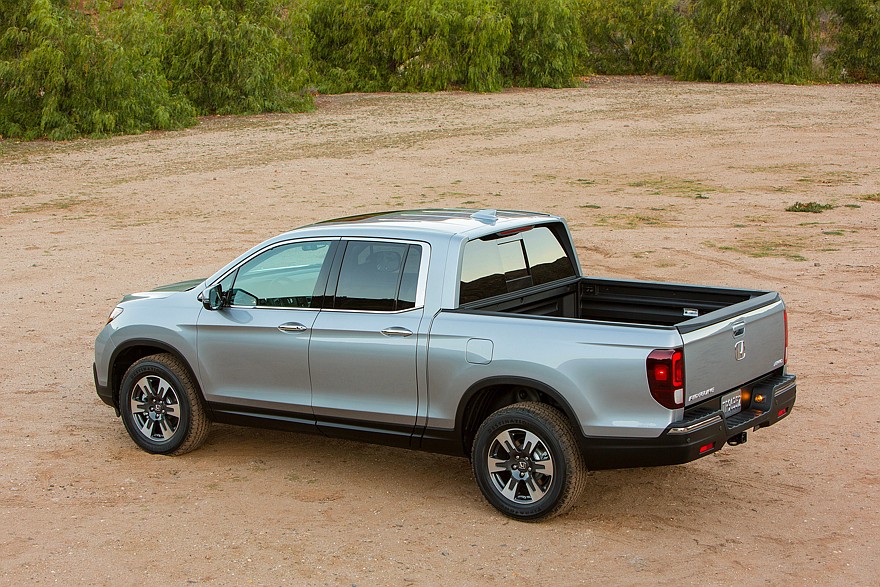 Honda Ridgeline 2017 модельного года стала выглядеть современнее, но менее самобытно