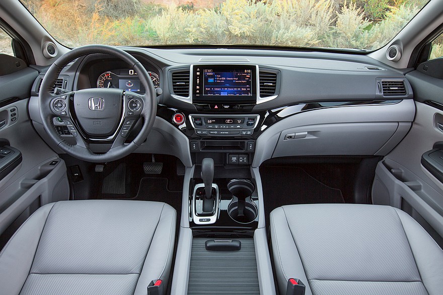 Honda Ridgeline 2017 модельного года стала выглядеть современнее, но менее самобытно
