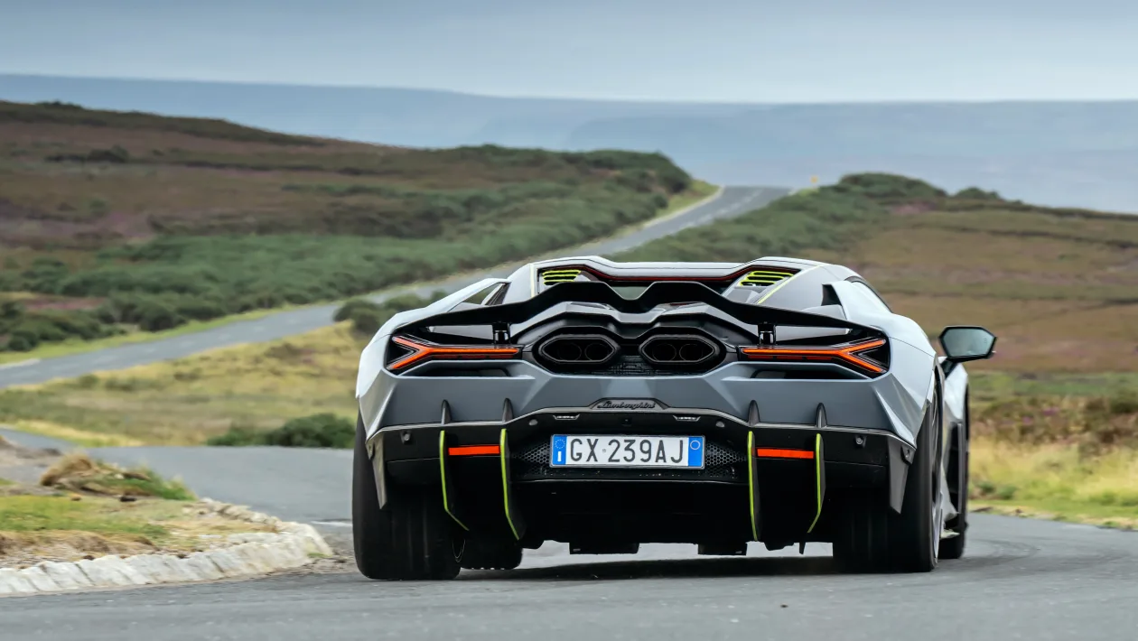 Lamborghini Revuelto