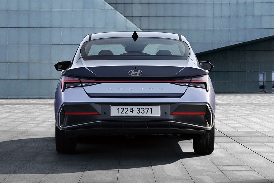 Уходящий седан Hyundai Avante для Кореи, он же Hyundai Elantra седьмого поколения на глобальном рынке