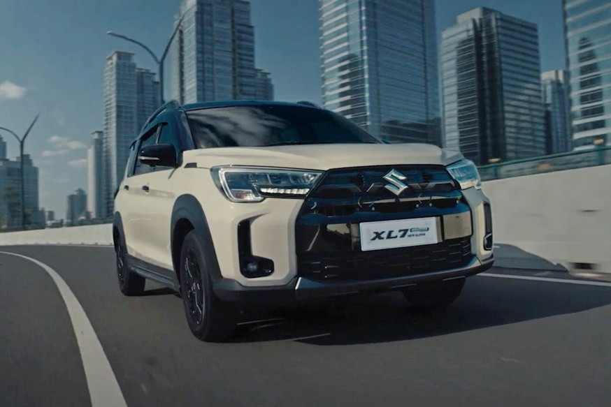 Restyled Suzuki XL7 crossover van: a more solid look and old tech