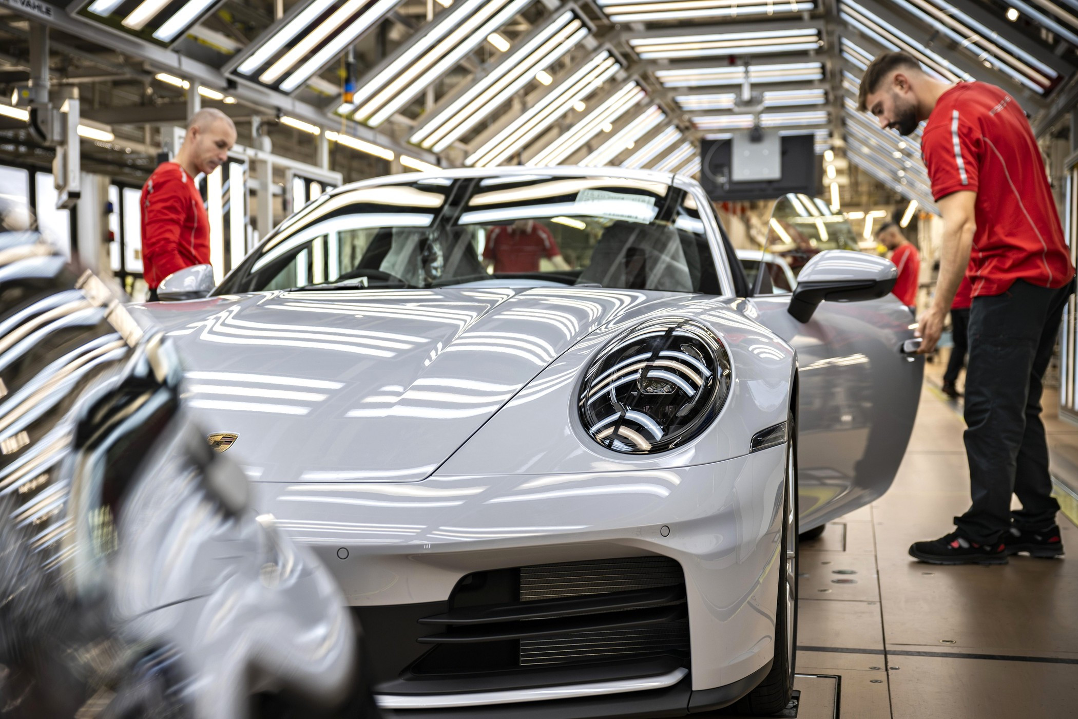 Porsche tightens its belt: new job cuts and scaled-back ambitions