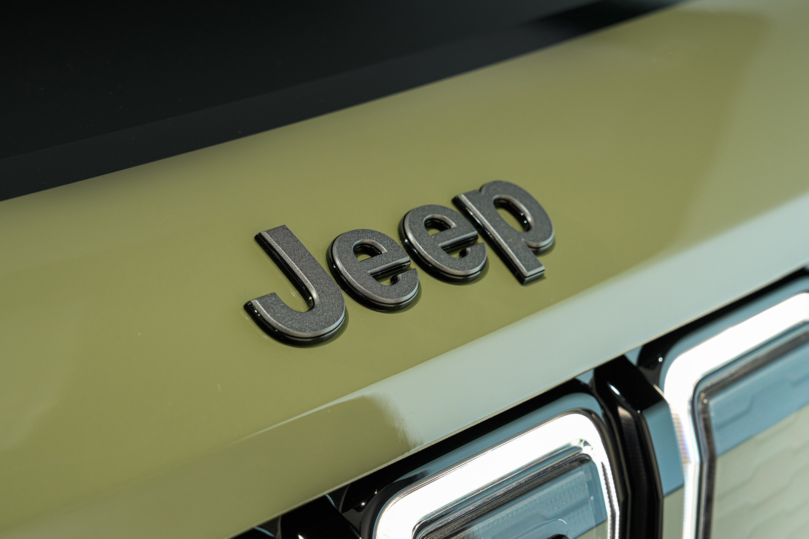 Jeep is preparing two compact crossovers and a large SUV for Europe in partnership with Dongfeng