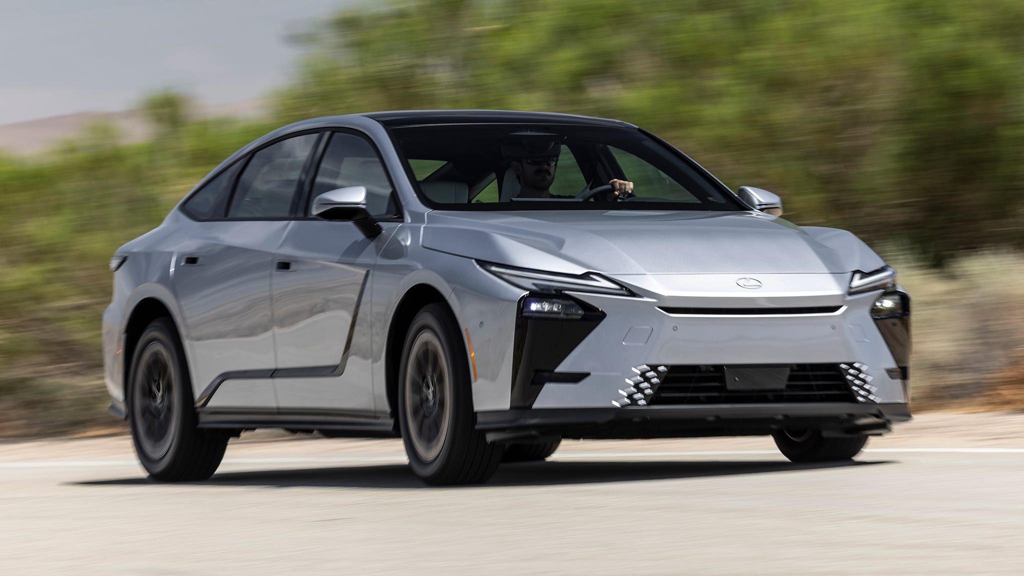 Tested: The Lexus ES 350h Hybrid Wonders What the Big Hurry Is