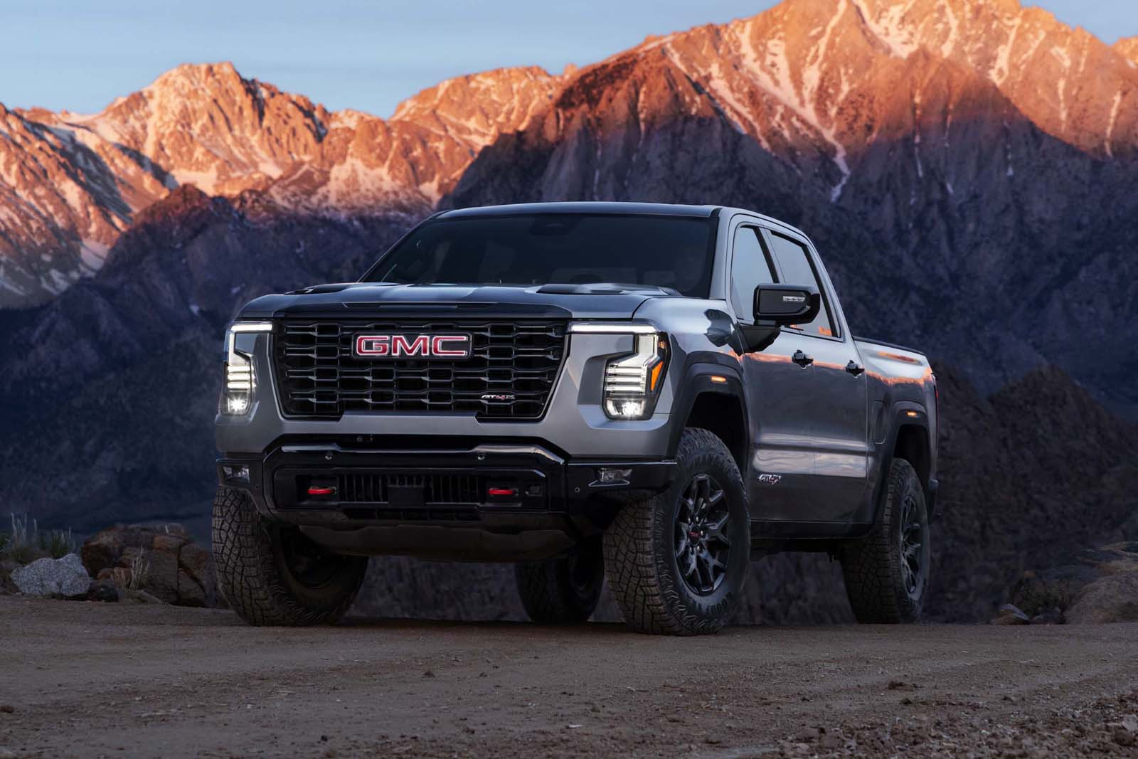 GMC unveils new large Sierra 1500 pickup with revised engine lineup